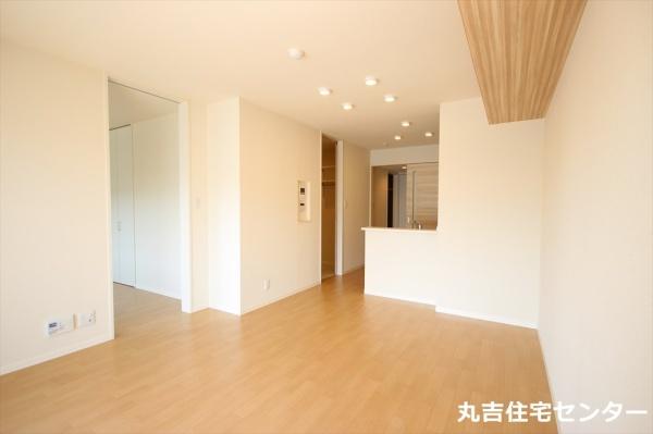 フォレスト・ガーデンズ冬青の居間写真