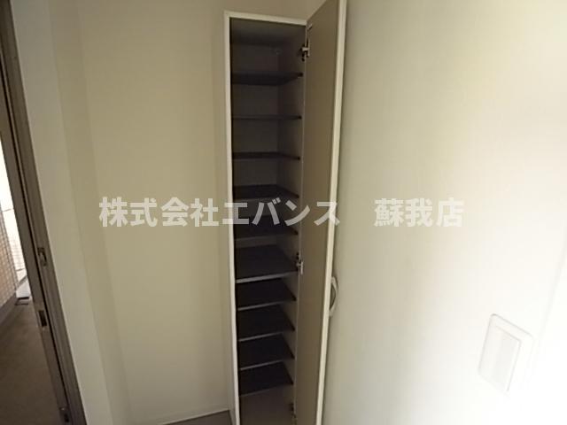 エントランス　落ち着いたエントランスです