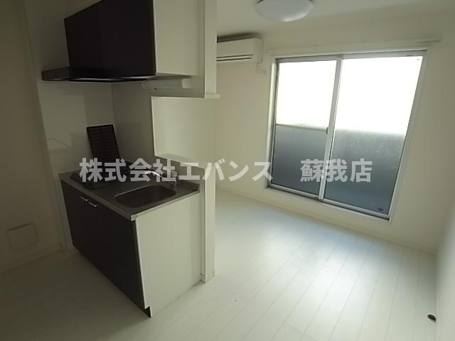 居室・リビング　こちらのリビングで趣味の時間をお楽しみください