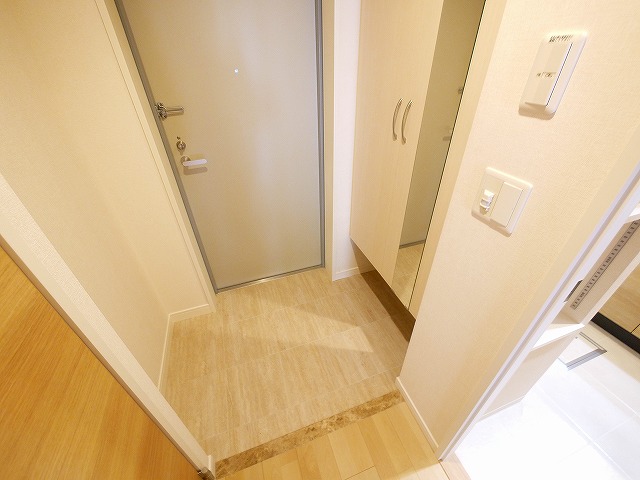玄関　収納もある玄関です