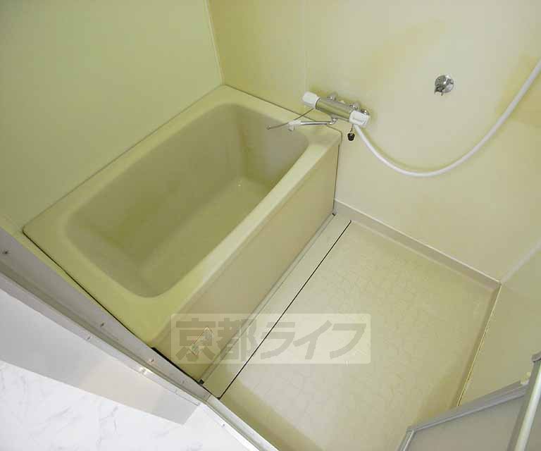 バス・シャワールーム　シャワー付きの便利なキッチンです。