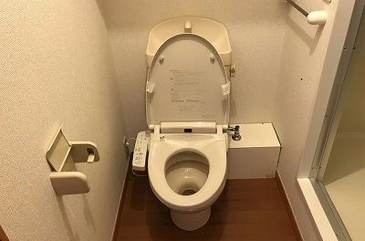 トイレ　温水洗浄便座設置！