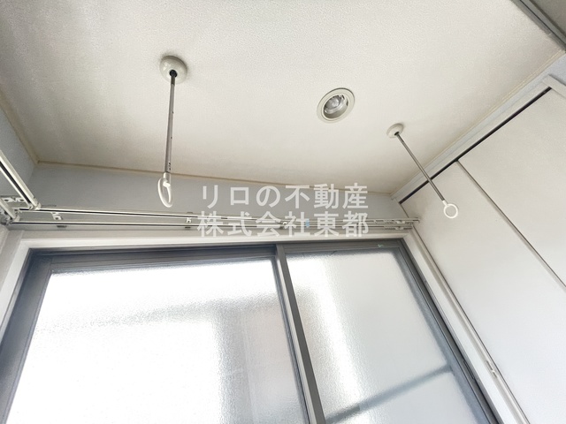 その他設備　室内物干し用金具付！日中の外出や雨の日のお洗濯に便利☆