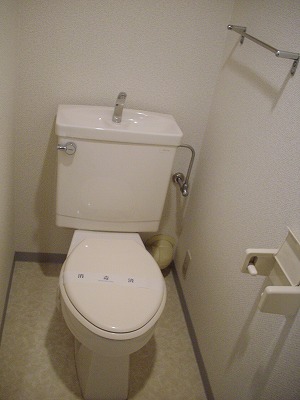 トイレ　個室タイプのトイレです