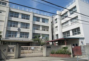 小学校　大阪市立加美東小学校（小学校）まで413m
