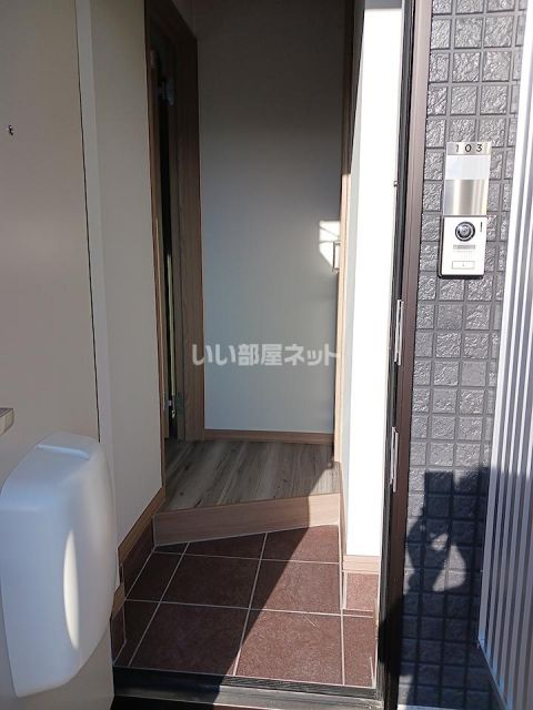 Lennon大町の玄関写真