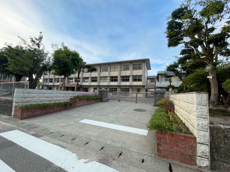 小学校　日置市立伊集院小学校（小学校）まで2343m
