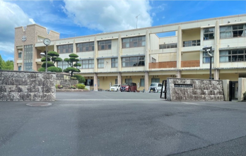 中学校　日置市立伊集院中学校（中学校）まで2662m