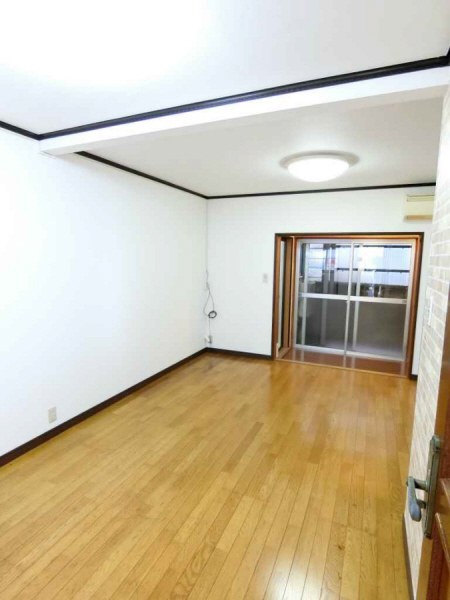 地下鉄東西線 醍醐駅 徒歩12分 2階建 築52年の居間写真