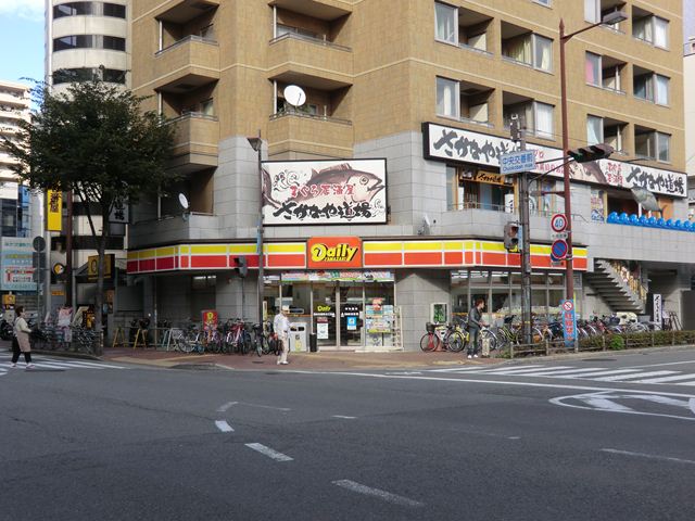 コンビニ　デイリーヤマザキ　阪神尼崎駅北口店（コンビニ）まで277m