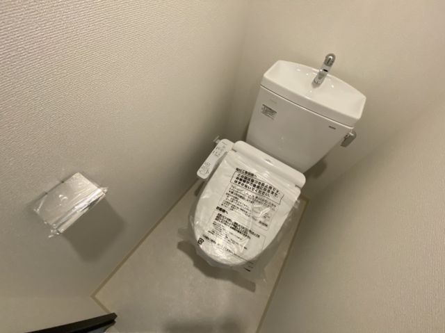 地下鉄中央線 九条駅 徒歩9分 13階建 築5年のトイレ写真