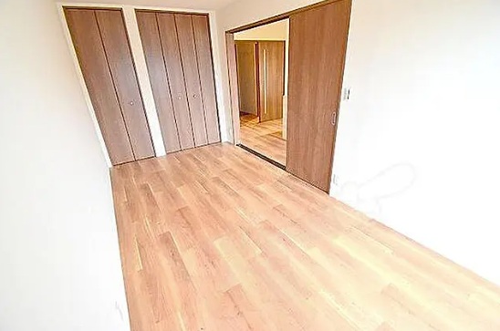 収納　※同建物の別のお部屋の写真です。