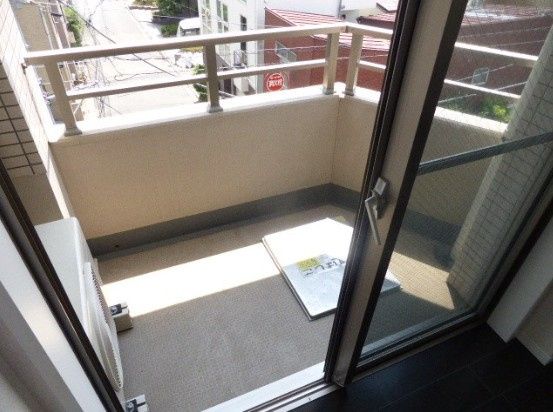 バルコニー　お洗濯にも便利なバルコニー付き