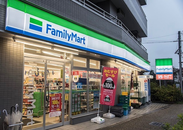 コンビニ　ファミリーマート　弦巻一丁目店（コンビニ）まで317m