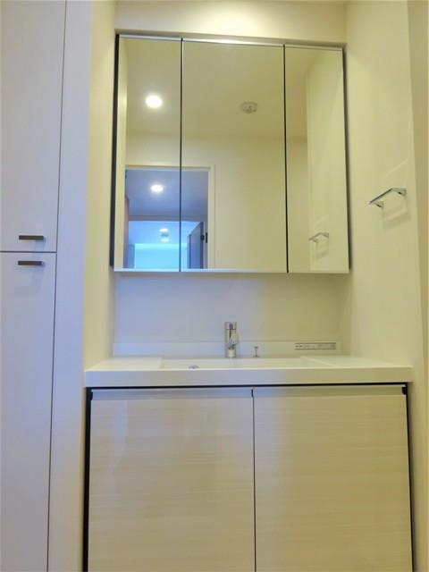 洗面設備　※写真は同タイプ住戸です。