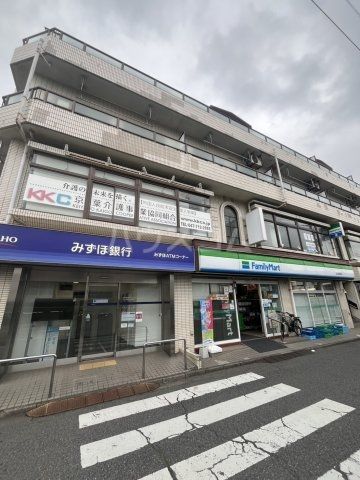 コンビニ　ファミリーマート 北小金駅前店（コンビニ）まで261m