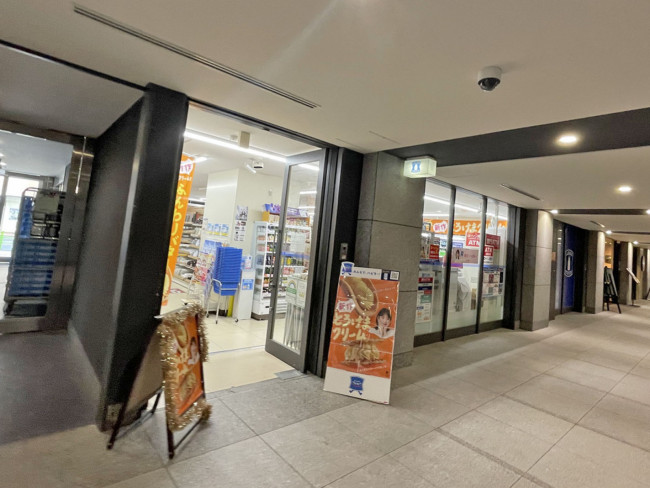 コンビニ　ローソン東京ダイヤビルディング店（コンビニ）まで104m