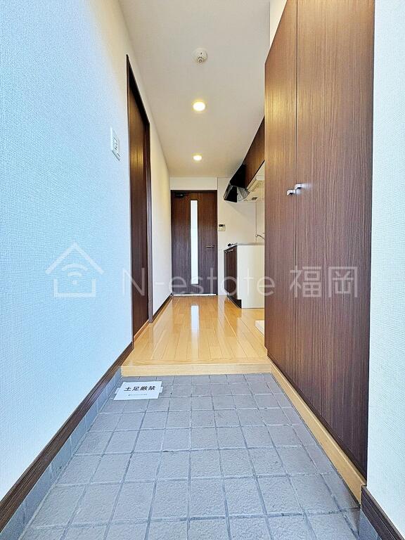 地下鉄空港線 室見駅 徒歩7分 11階建 築18年の玄関写真