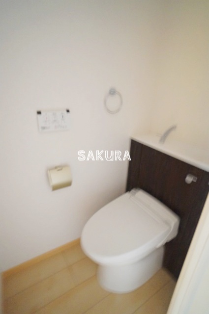 トイレ　落ち着いた色調のトイレです♪
