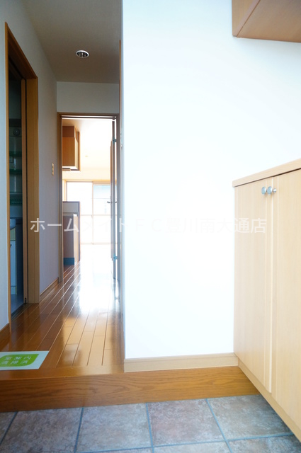 玄関　同型別部屋写真