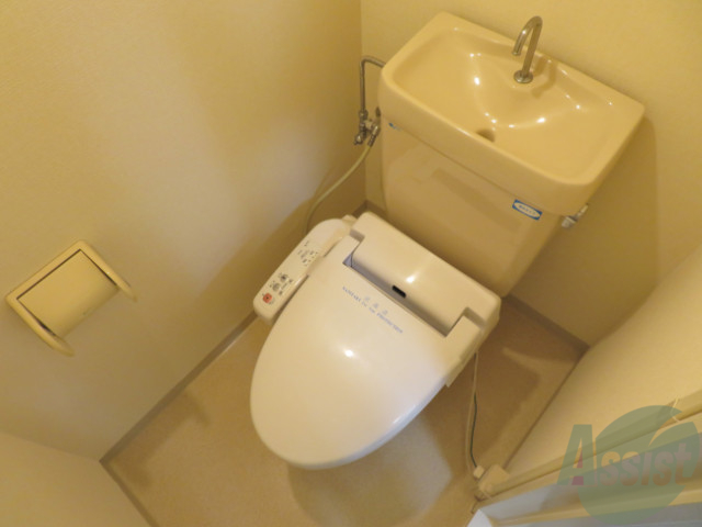 トイレ　シンプルなトイレです。問題なくお使いいただけます。
