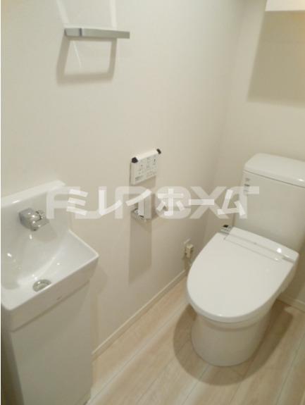 トイレ　同建物内、別のお部屋の参考写真になります。