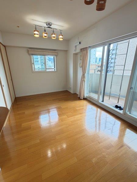 ワコーレ神戸元町マークスの居間写真