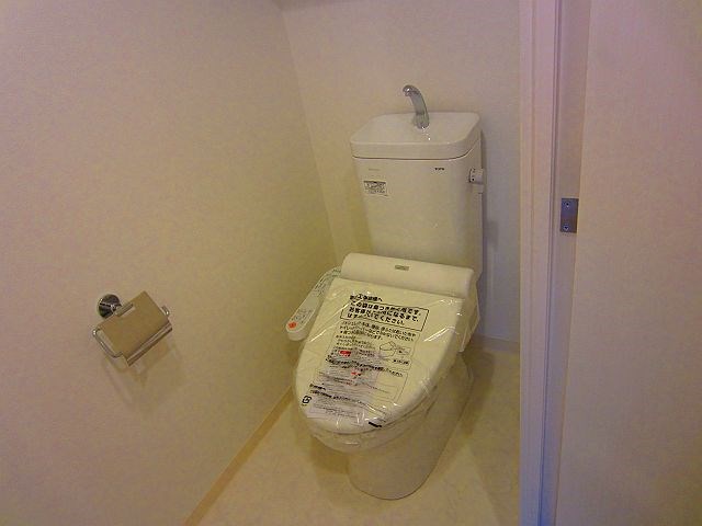 日暮里・舎人ライナー 熊野前駅 徒歩2分 8階建 築13年のトイレ写真