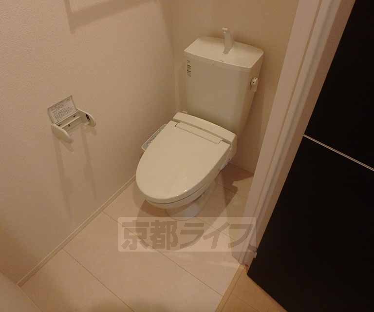 近鉄京都線 久津川駅 徒歩3分 2階建 築11年のトイレ写真
