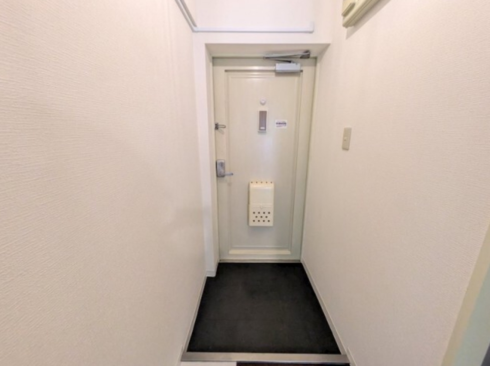 東急東横線 学芸大学駅 徒歩9分 5階建 築42年の玄関写真