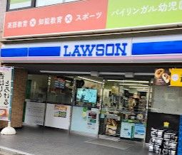 コンビニ　ローソン 四谷左門町店（コンビニ）まで135m