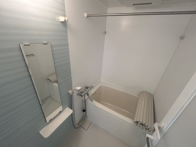 バス・シャワールーム　浴室暖房乾燥機つきのユニットバスです。