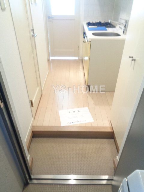 ＪＲ中央線 西荻窪駅 徒歩3分 4階建 築24年の玄関写真
