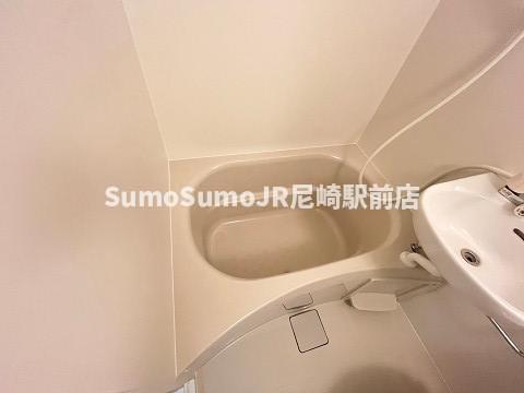 バス・シャワールーム　落ち着いた空間のお風呂です