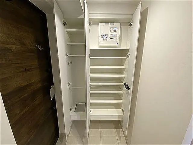 グレイスコート岩本町の玄関写真