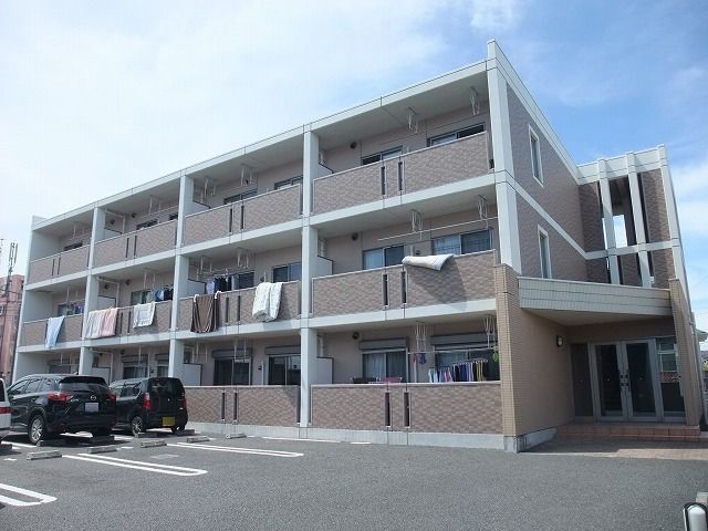 小田急小田原線 本厚木駅 バス乗車時間：16分 最寄りバス停で下車 徒歩3分 築19年