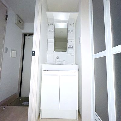 洗面設備　※写真は別号室のものですので現状優先とさせていただきます