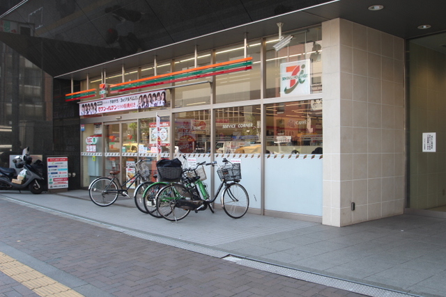 コンビニ　セブンイレブン四谷4丁目店（コンビニ）まで182m