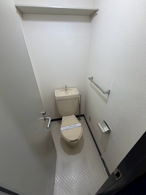 西武豊島線 豊島園駅 徒歩9分 3階建 築41年のトイレ写真