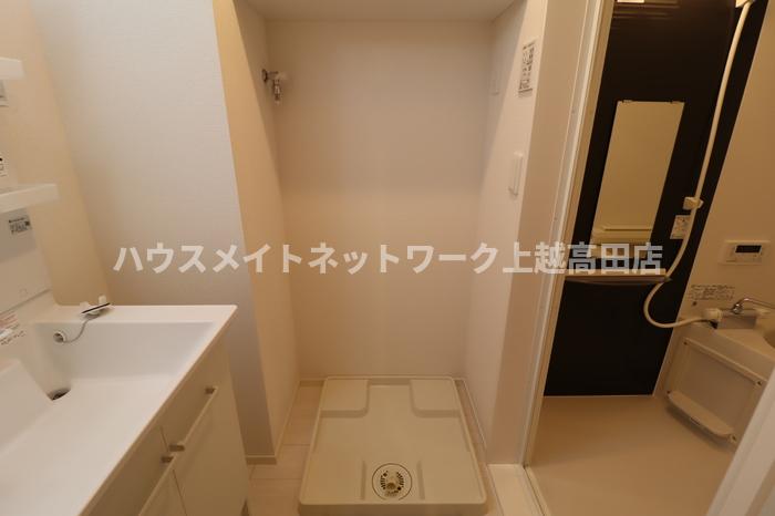洗面設備　洗面洗髪化粧台・洗濯機置場