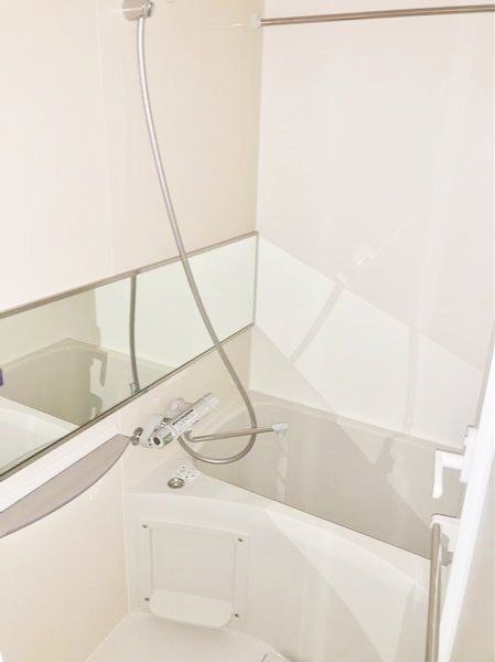 バス・シャワールーム　※同タイプの別のお部屋です。