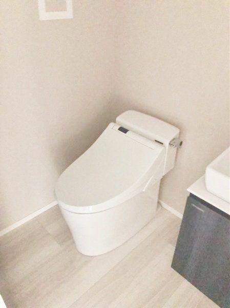 トイレ　※同タイプの別のお部屋です。