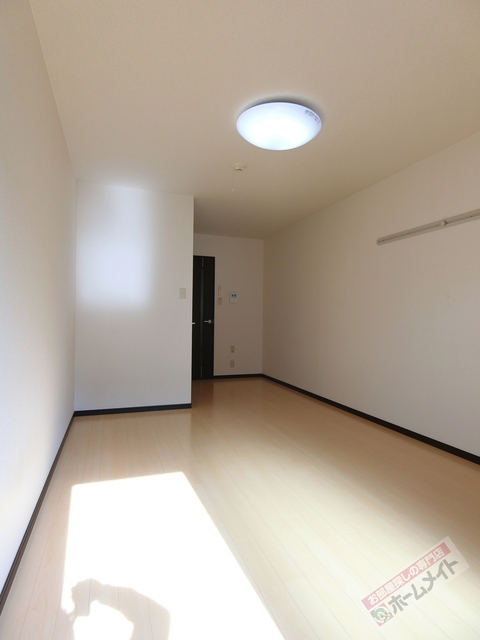 フジパレス北清水町I番館の居間写真