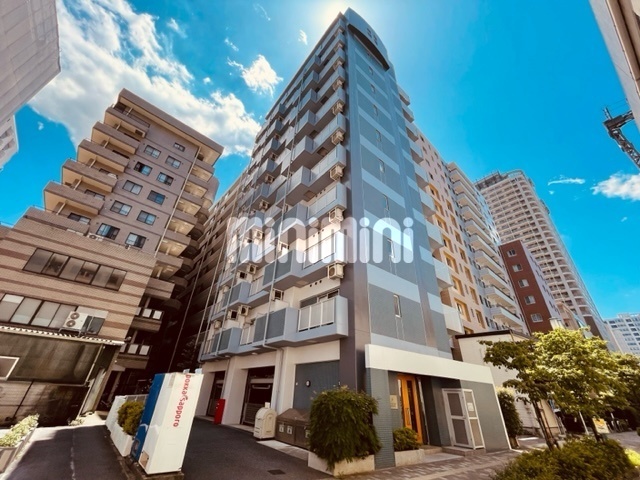 建物外観　オートロック付きの大型マンション