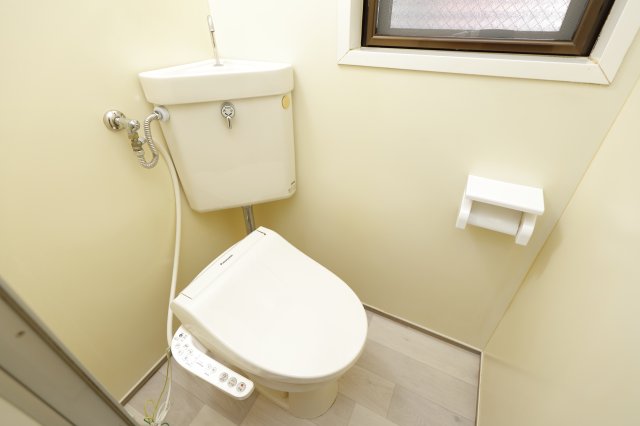 京成本線 京成小岩駅 徒歩3分 8階建 築34年のトイレ写真