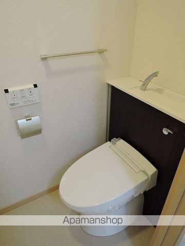 ＪＲ八高線 小宮駅 徒歩5分 4階建 築13年のトイレ写真