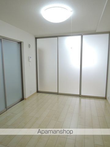 ＪＲ八高線 小宮駅 徒歩5分 4階建 築13年の居間写真