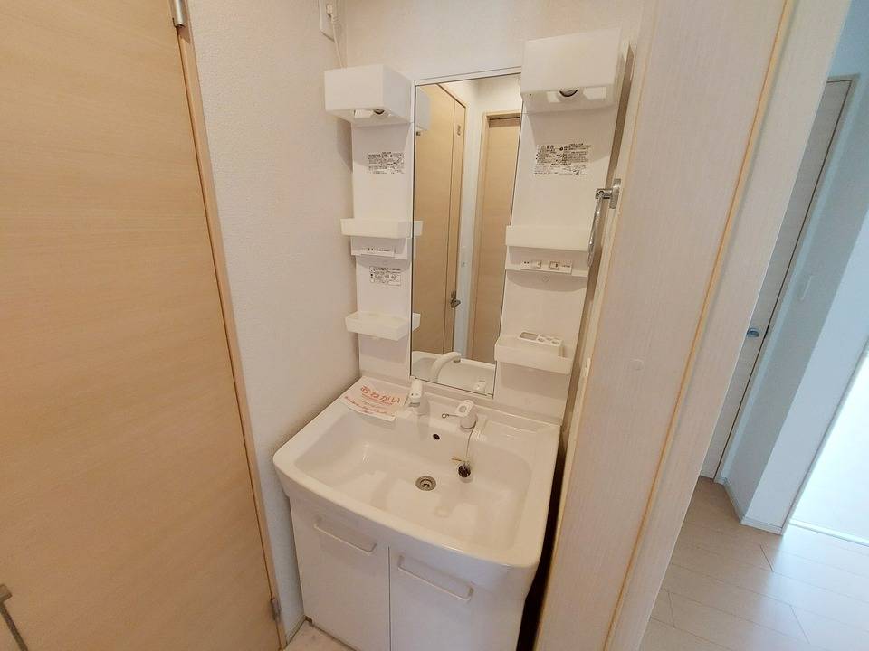 洗面設備　シャワー付洗面化粧台