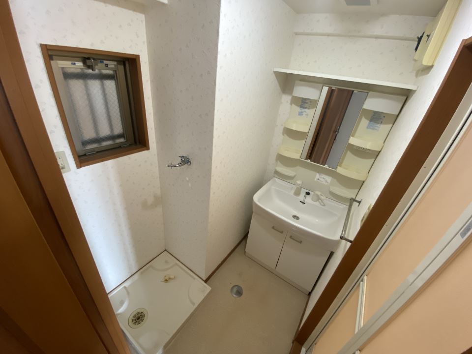 洗面設備　脱衣所も広いです