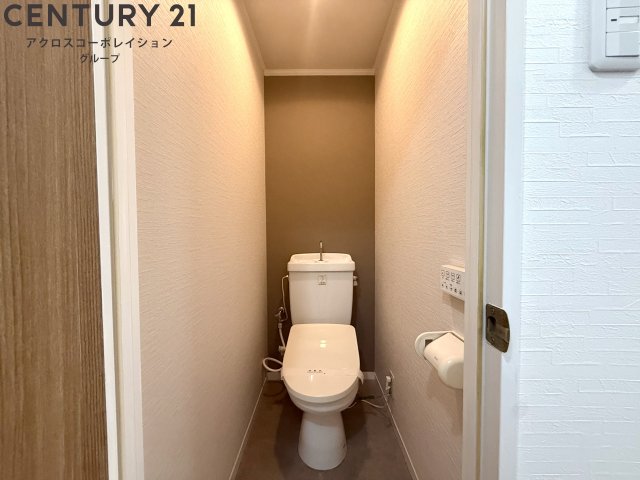 トイレ　温水洗浄便座付きのトイレです♪